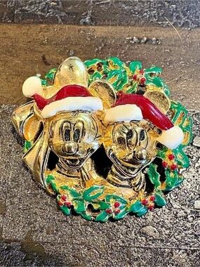 Disney Napier Mickey and Minnie Mouse Christmas Wreath Brooch Mickey & Minnie
